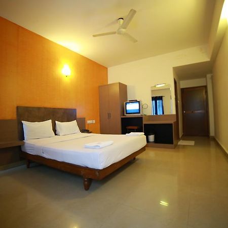 Qik Stay @ S.K. Continental Mysore Exteriör bild