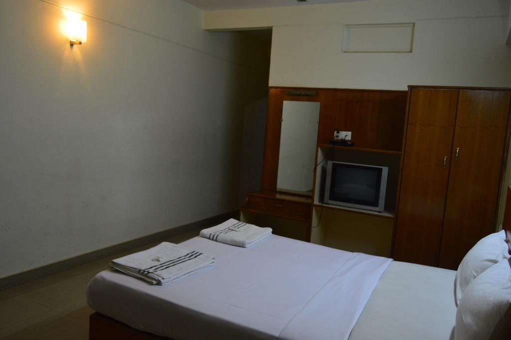 Qik Stay @ S.K. Continental Mysore Exteriör bild
