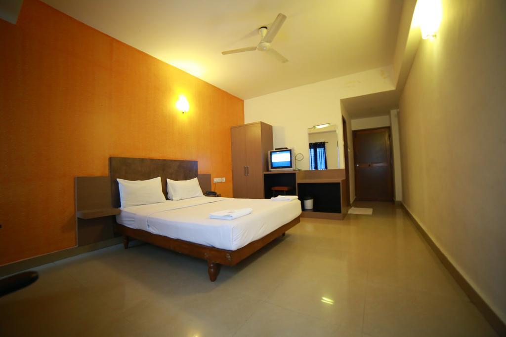 Qik Stay @ S.K. Continental Mysore Exteriör bild