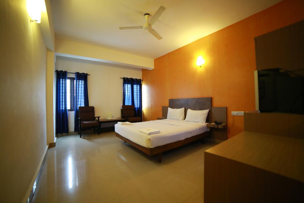 Qik Stay @ S.K. Continental Mysore Exteriör bild