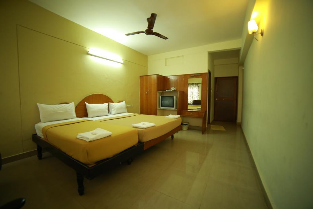 Qik Stay @ S.K. Continental Mysore Exteriör bild
