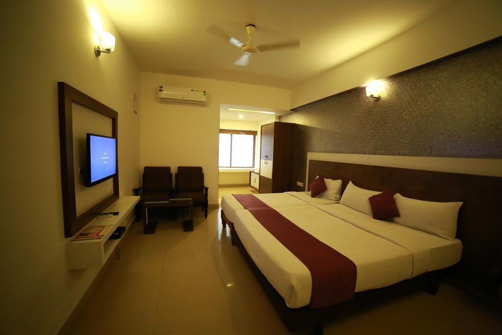 Qik Stay @ S.K. Continental Mysore Exteriör bild