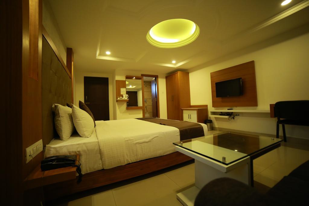 Qik Stay @ S.K. Continental Mysore Exteriör bild