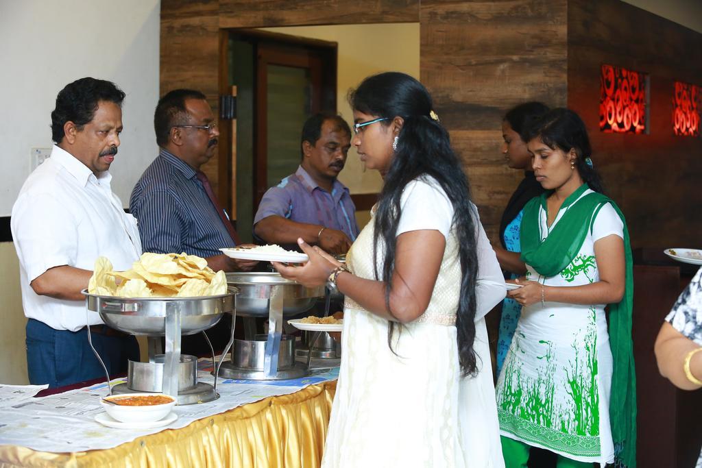 Qik Stay @ S.K. Continental Mysore Exteriör bild