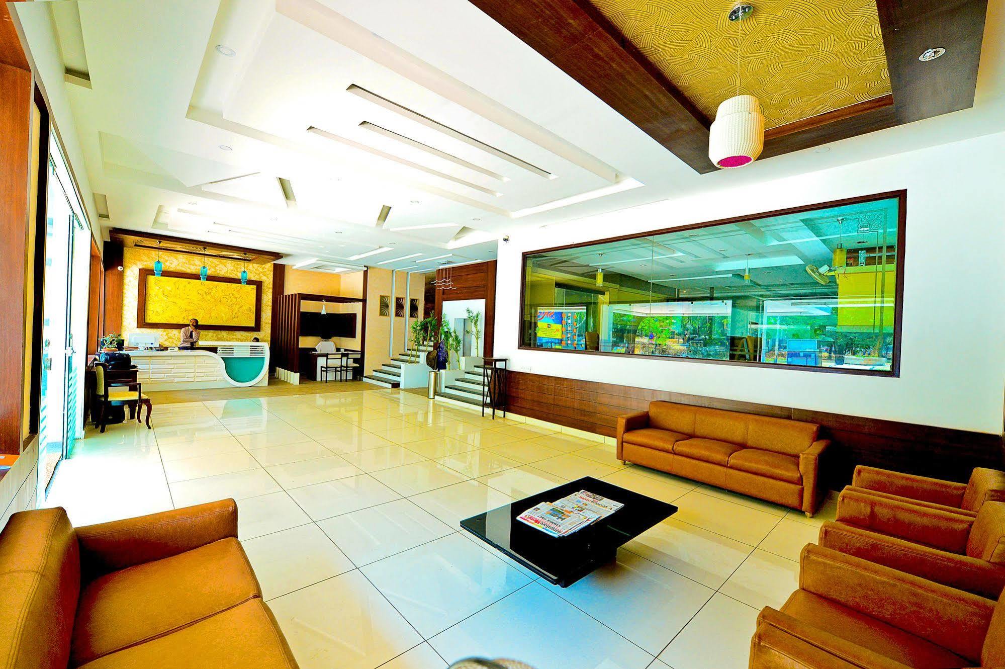 Qik Stay @ S.K. Continental Mysore Exteriör bild