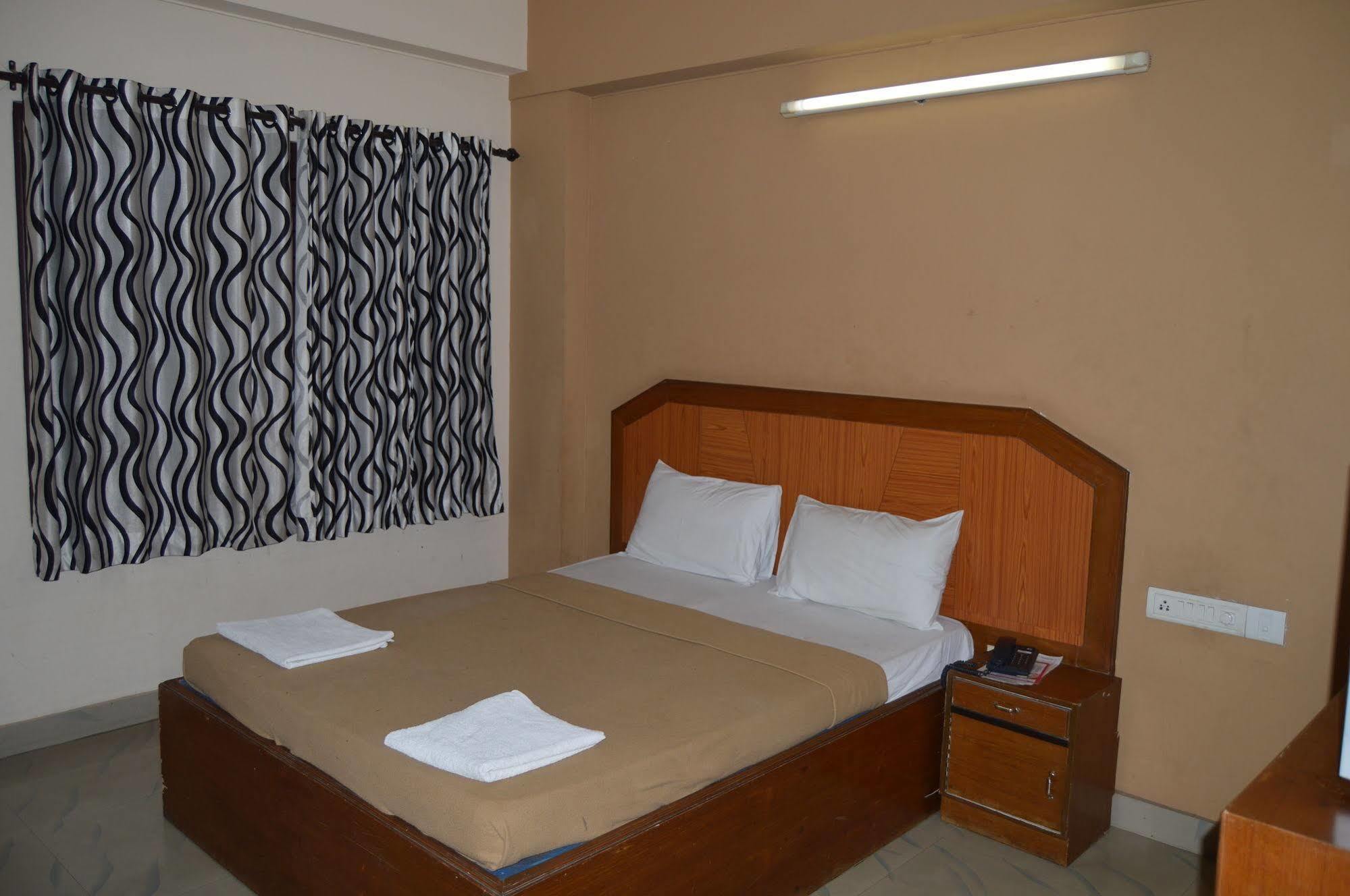 Qik Stay @ S.K. Continental Mysore Exteriör bild