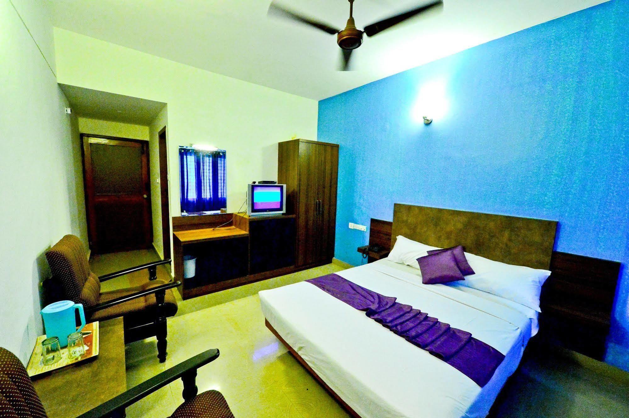 Qik Stay @ S.K. Continental Mysore Exteriör bild